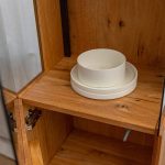 Dubová vitrína ESSENCE nr.01- 43/205/37 (š/v/h)