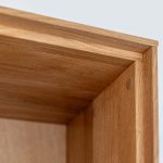 Dubová vitrína ESSENCE nr.01- 43/205/37 (š/v/h)