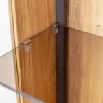 Dubová vitrína ESSENCE nr.02 – 84/205/37 (š/v/h)