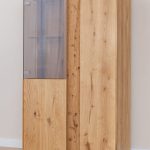 Dubová vitrína ESSENCE nr.10 – 85/140/37 (š/v/h)