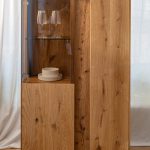 Dubová vitrína ESSENCE nr.10 – 85/140/37 (š/v/h)