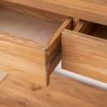 Dubový odkládací stolek se zásuvkami OakWood nr.23 – 90/78/33 cm (š/v/h)