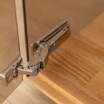 Dubový prosklený TV stolek / TV komoda ESSENCE nr.08 – 165/60/43 ( š/v/h)