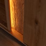 Dubový prosklený TV stolek / TV komoda ESSENCE nr.08 – 165/60/43 ( š/v/h)