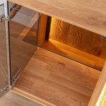 Dubový prosklený TV stolek / TV komoda ESSENCE nr.08 – 165/60/43 ( š/v/h)