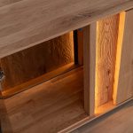 Dubový prosklený TV stolek / TV komoda ESSENCE nr.08 – 165/60/43 ( š/v/h)