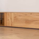 Dubový prosklený TV stolek / TV komoda ESSENCE nr.09 – 185/60/43 ( š/v/h)