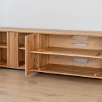 Dubový TV stolek / TV komoda ESSENCE nr.07 – 185/60/43 ( š/v/h)